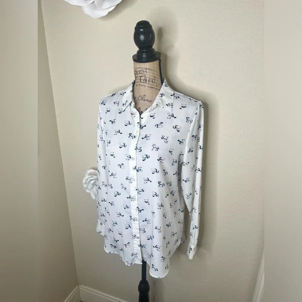 NTM: Ann Taylor Creamy White & Blue Wandering Horses Button Down Top Sz 8